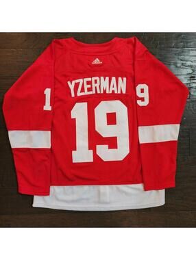 Detroit Red Wings Steve Yzerman Adidas jersey Size 52